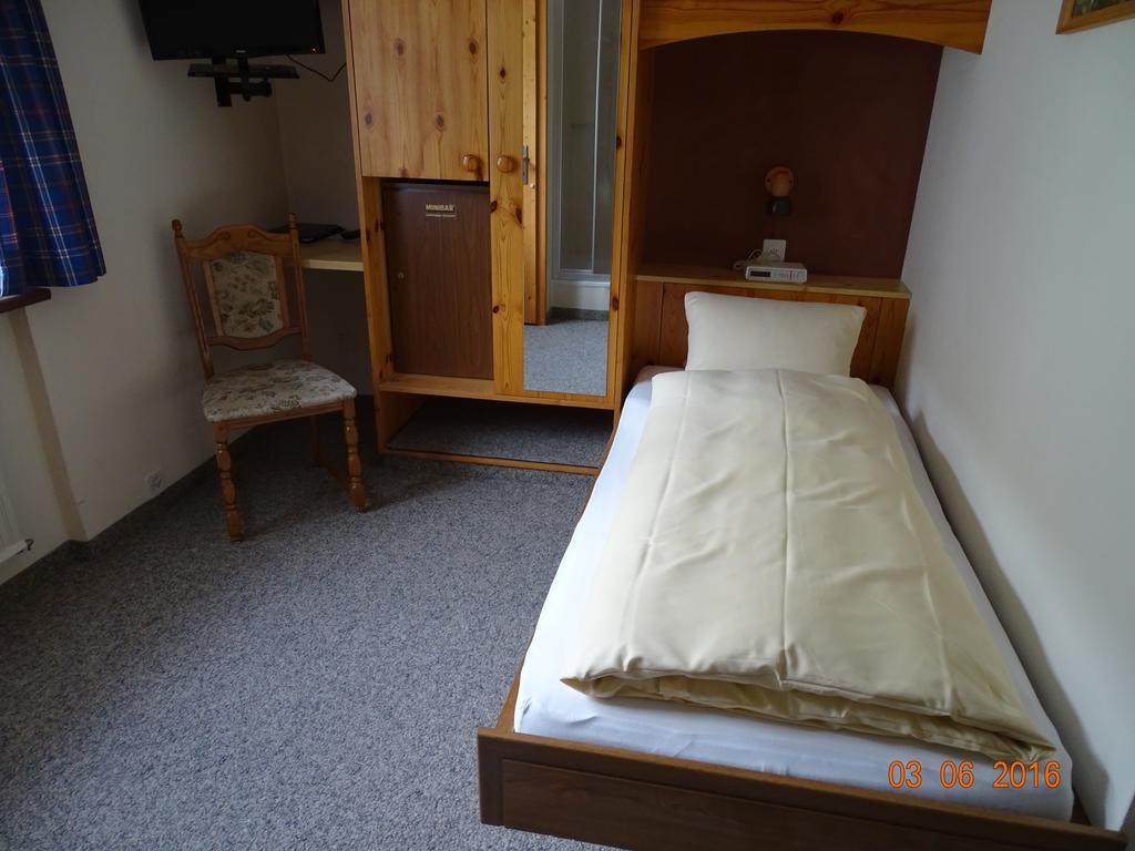 Hotel Old-Jnn Saas im Prattigau Zimmer foto